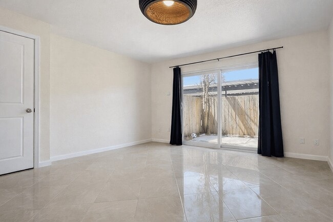 Photo - 7827 Leonora St