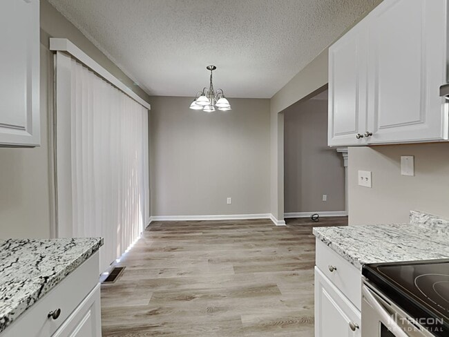 Photo - 104 Kells Dr