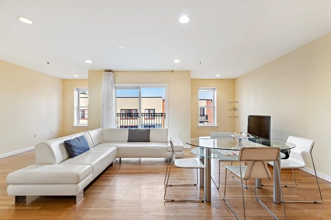 Building Photo - 77 Jefferson St Unit 8