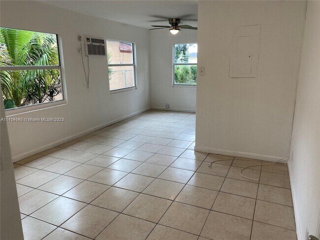 Photo - 2336 Taft St