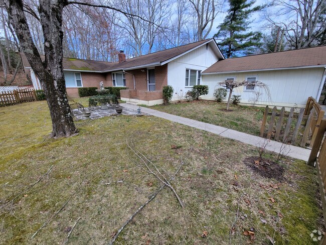 Building Photo - 26 Massey Rd Unit 2 Rental