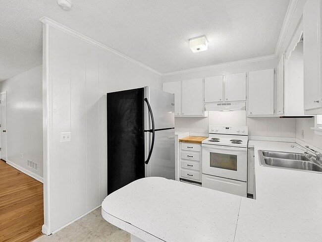 Photo - 2900 Holt Dr
