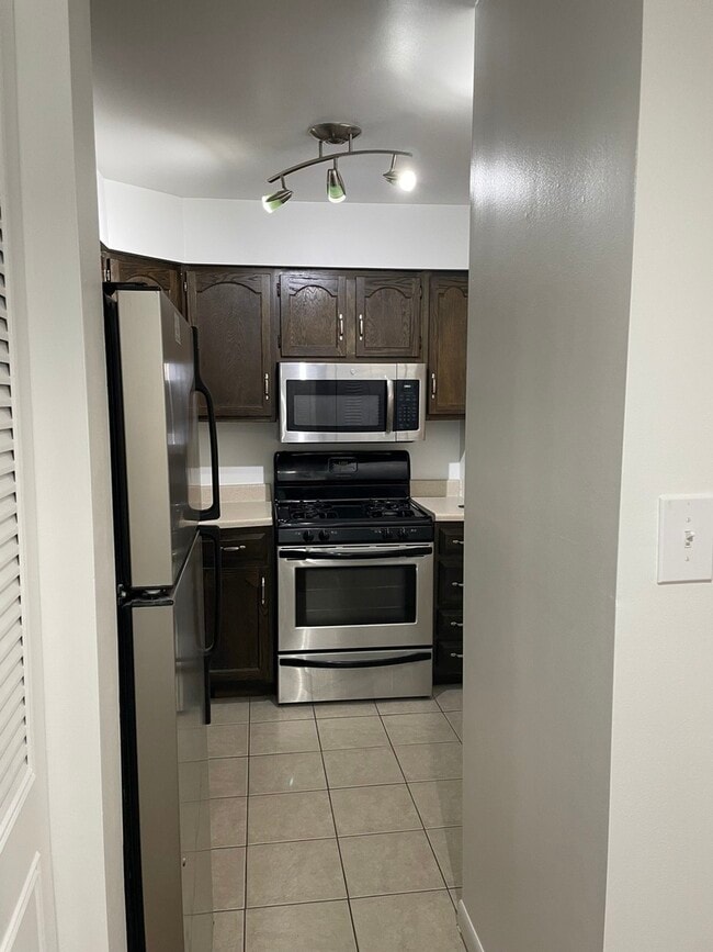 Photo - 644 W Arlington Pl Unit 1G