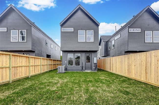 Photo - 8006 Sunbury St