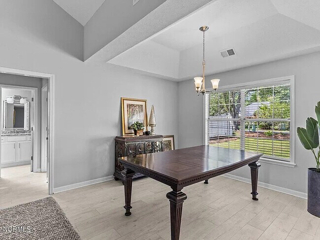 Photo - 11 Court 8 NW Dr