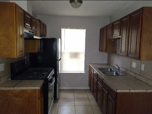 Photo - 911 Bret Ln Unit #B