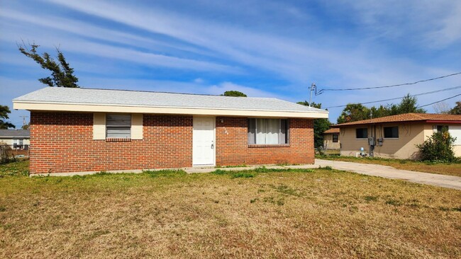 Clean & Cozy 3 bed/1 bath home with spacio... - Clean & Cozy 3 bed/1 bath home with spacio...