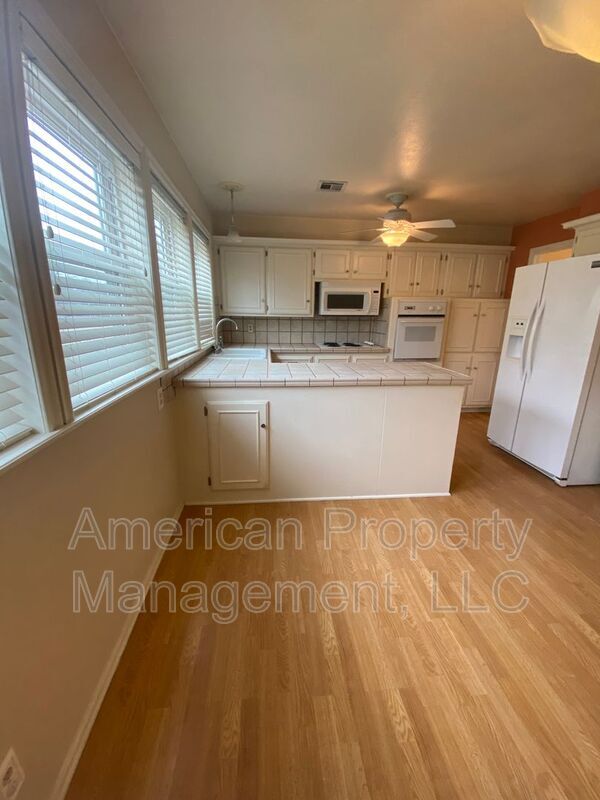 Photo - 1729 Melrose Dr