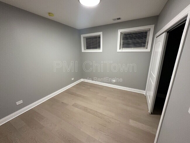 Photo - 4950 S Michigan Ave Unit 2