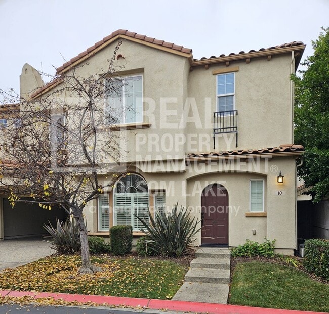 Building Photo - Spacious 3 bedroom 2.5 bath in North Natomas