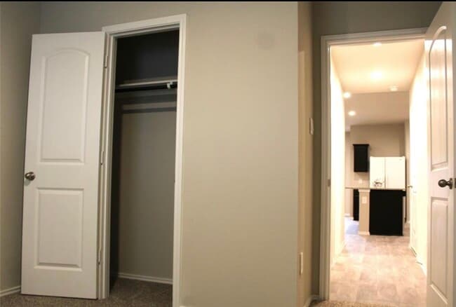 Building Photo - 40643 Creekside Blf Trl