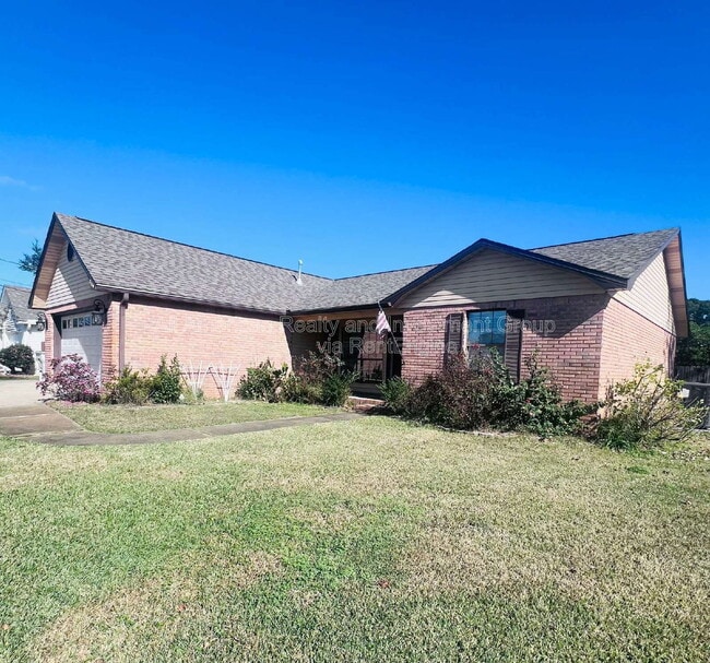 Photo - 2220 Kerra Ln