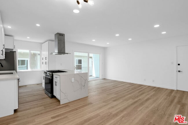 Photo - 1021 N Genesee Ave Unit 8