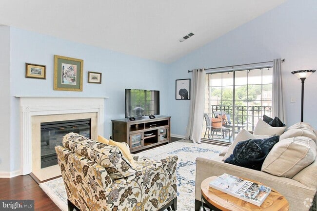 Building Photo - 1100 Quaker Hill Dr Unit 401 Rental