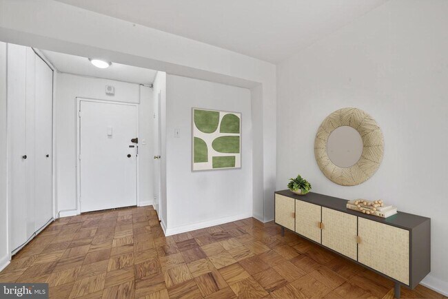 Building Photo - 4201 Cathedral Ave NW Unit 1121E