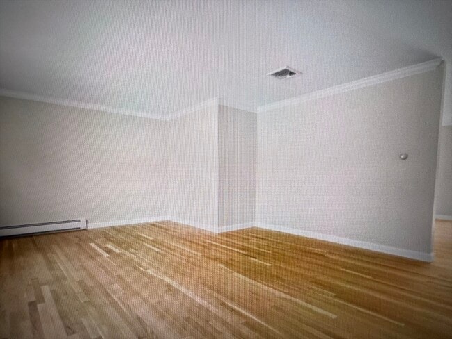 Photo - 323 Commercial St