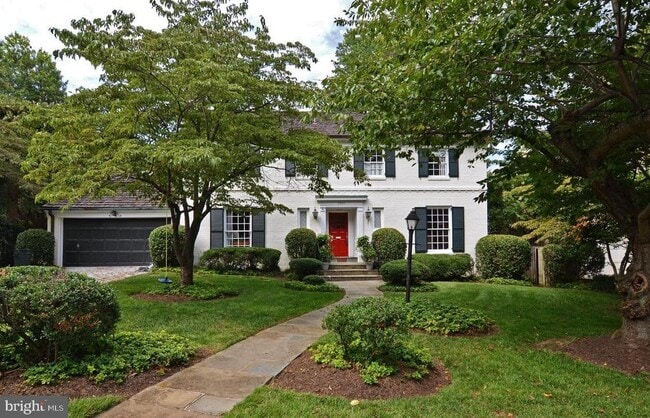 Building Photo - 5944 Searl Terrace
