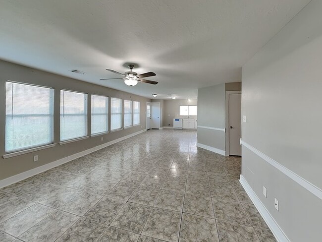 Photo - 430 Fishawk Way