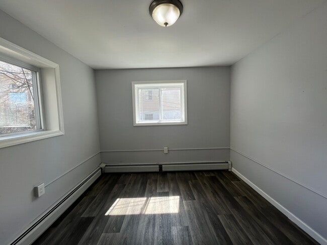 Photo - 98 Old Bergen Rd Unidad BSMT