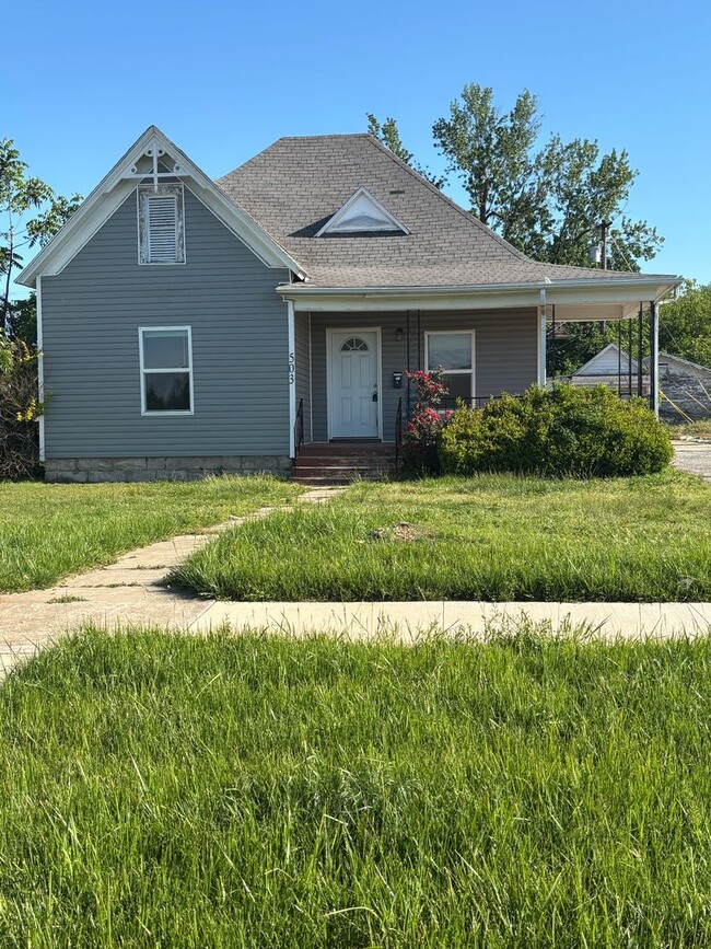 Building Photo - 503 W Hovey St