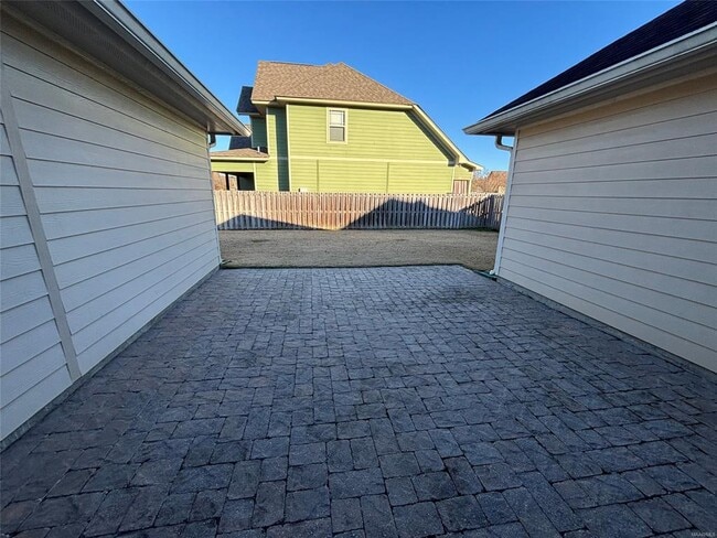 Photo - 3 Travertine Dr