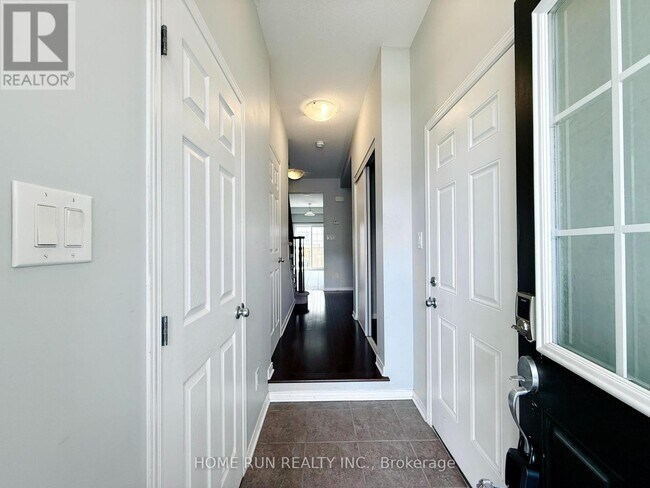 Photo - 183 Laramie Cres