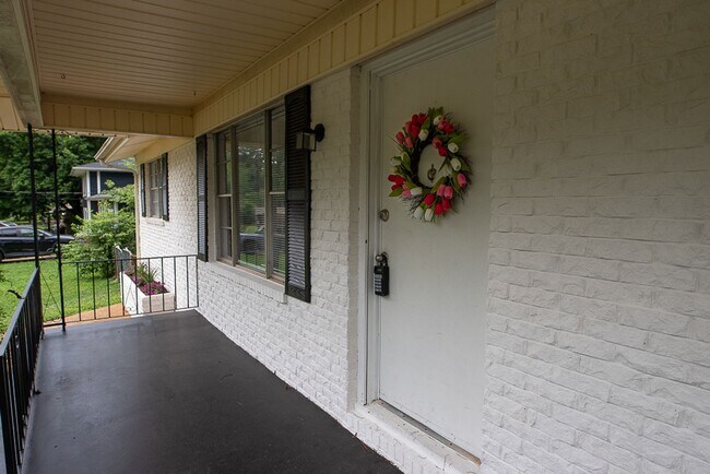 Photo - Limited-Time Promo! Get $500 OFF Your First Month's Rent!