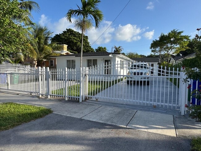 Photo - 1930 NW 18th St Apartment Unit 1930