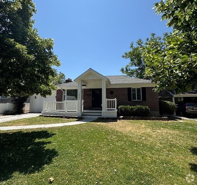 Building Photo - 1622 E Gregson Ave Rental