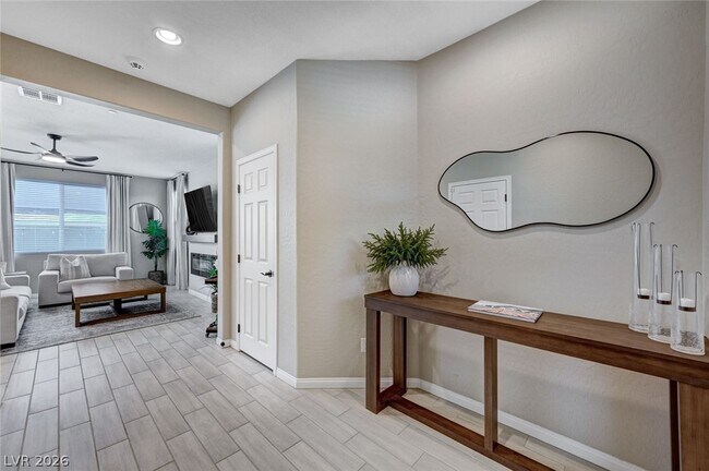 Photo - 372 Silva Pl