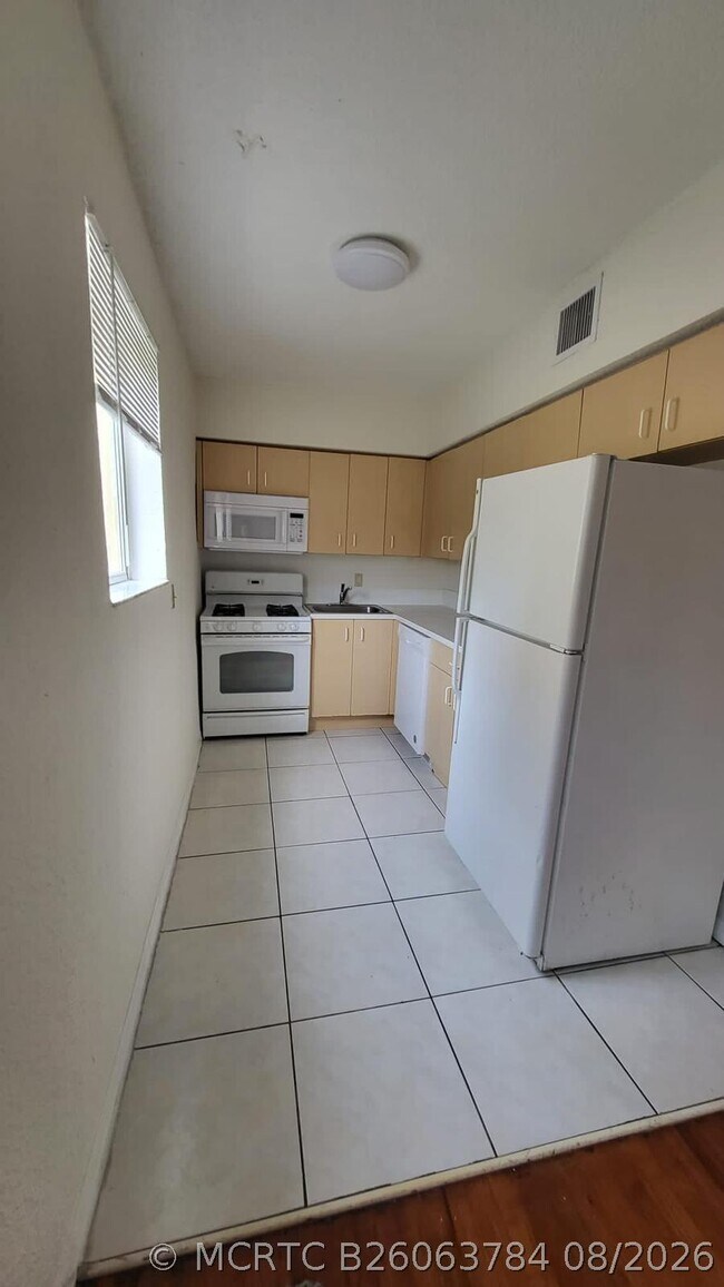Photo - 2080 NE 167th St Unit 7