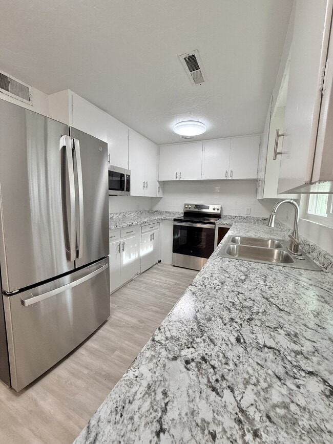 Building Photo - 288 Diagonal St Unit A