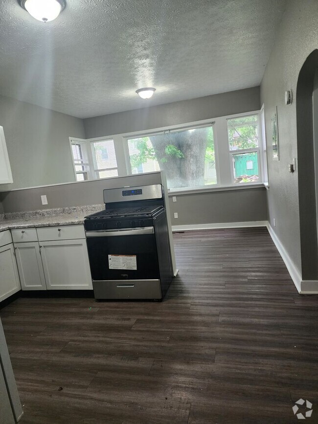 Building Photo - Newly updated duplex Rental