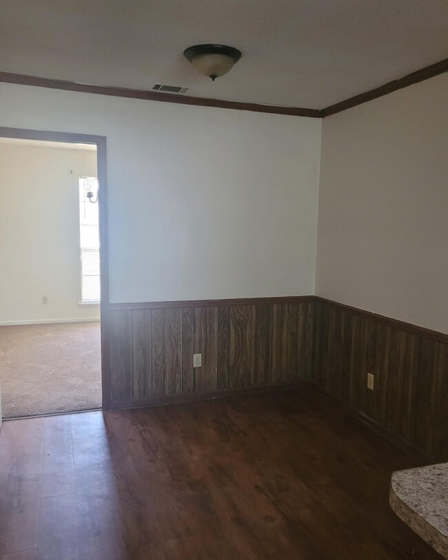 Photo - 608 Aztec Ln