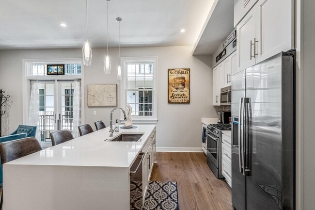 Photo - 731 St Charles Ave