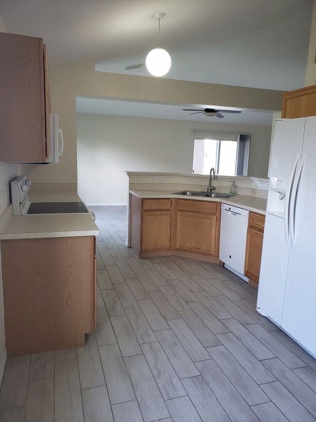 2735 Suncoast Lakes Blvd