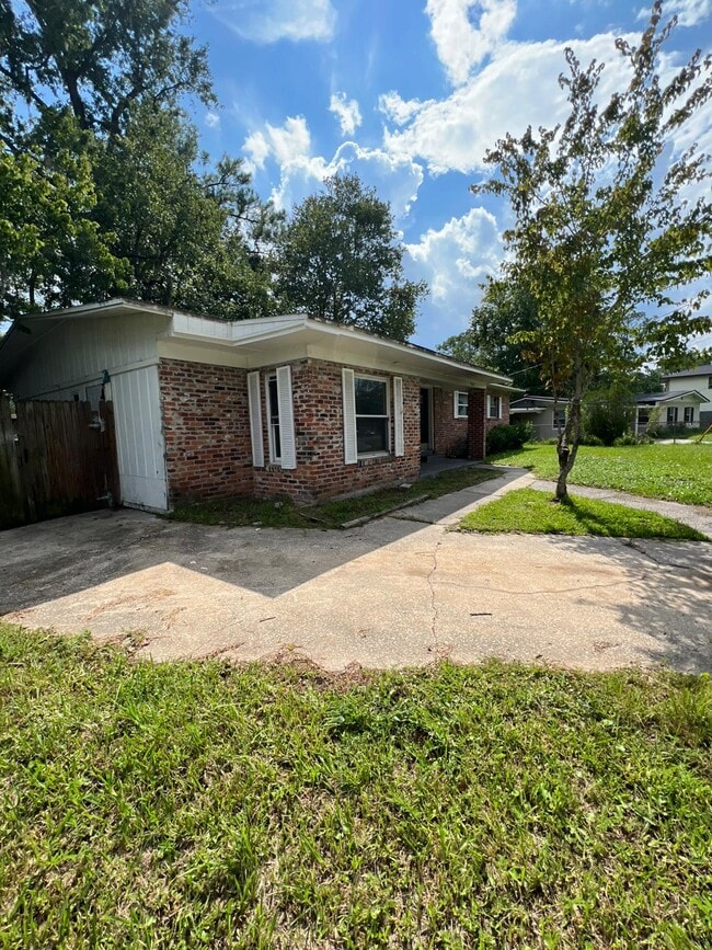 Building Photo - 5450 Juno Dr Rental