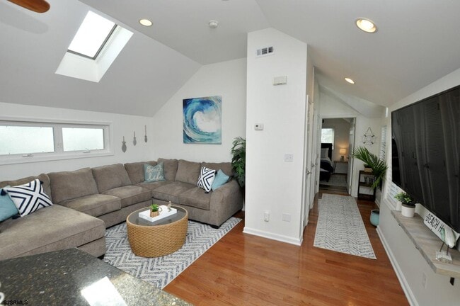 104 N Dudley Ave