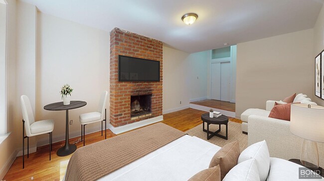 Photo - 227 E 11th St Apartment Unit 4B