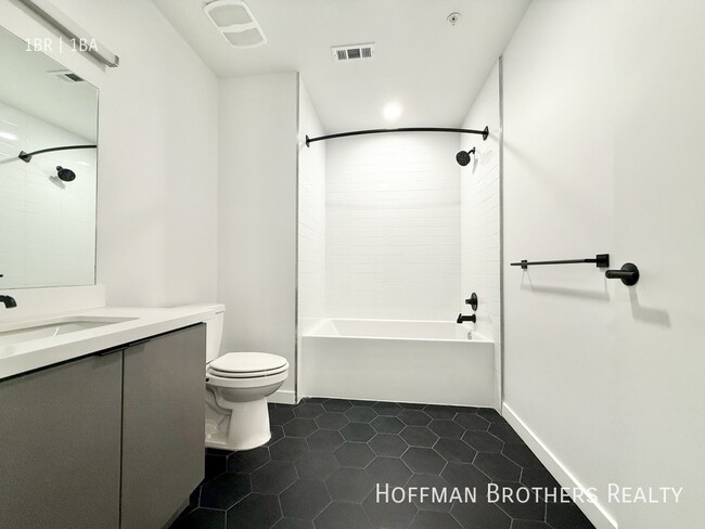 Photo - 1100 W Temple St Unit 604