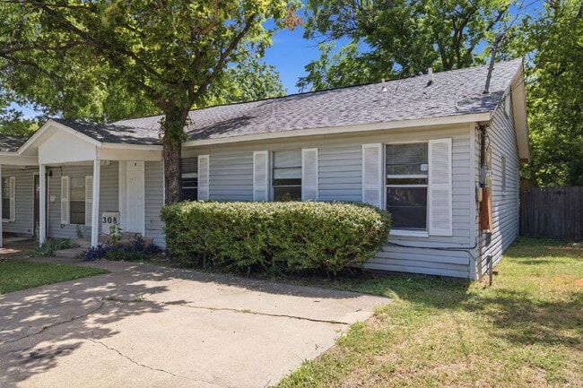 Photo - "Charming 2-Bedroom Duplex in White Settlement!" Unidad B