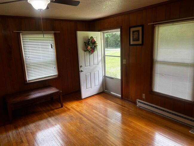 Fotografía del edificio - 3733 Wakefield Ln Unidad 2 Bedroom Duplex