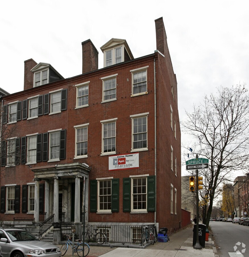 Photo - 930 Spruce St Apartments
