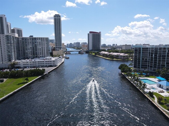 Photo - 400 Leslie Dr Unit PH