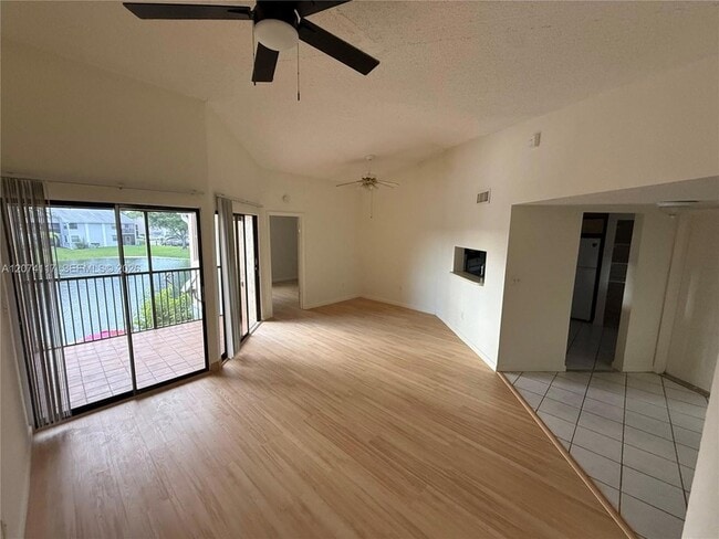 Building Photo - 1080 N Franklin Ave Unit 1080E