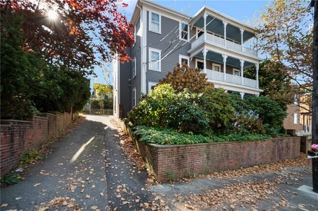 Building Photo - 45 Olney St Unit 2