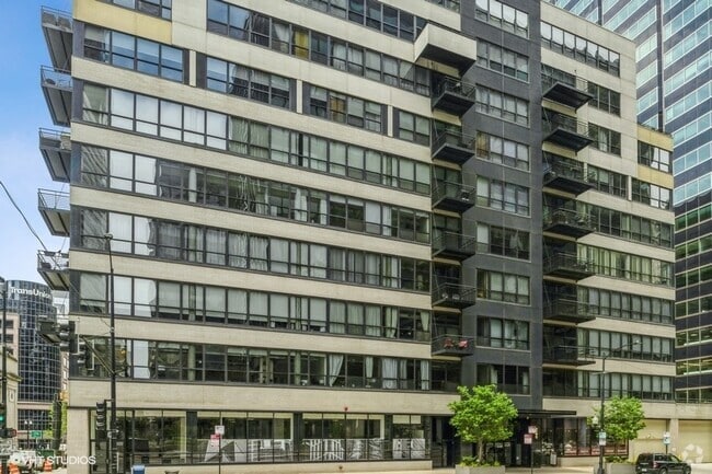 Building Photo - 130 S Canal St Rental