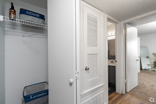 2BR, 1BA - 832SF