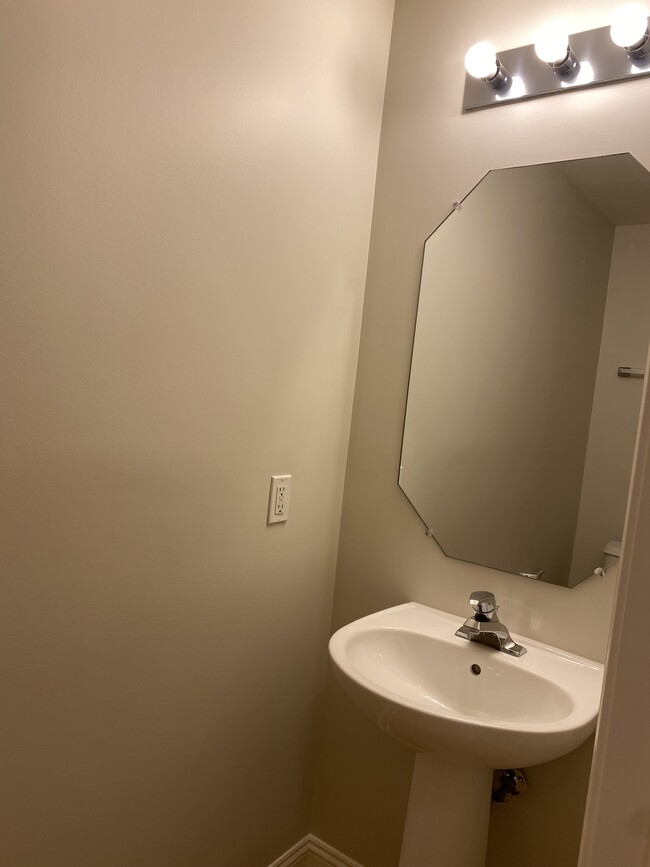 Medio baño - 258 Riverwalk Way