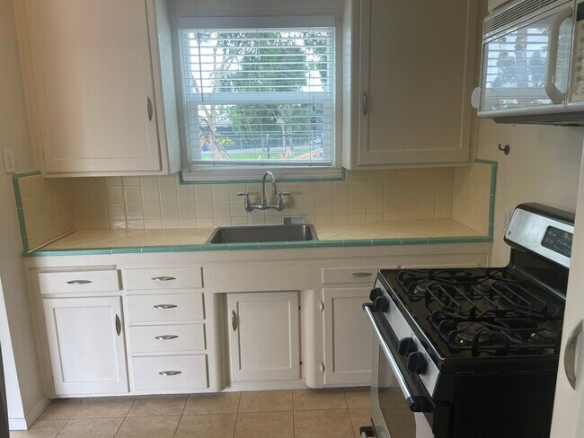 Photo - 4735 Lomitas Dr